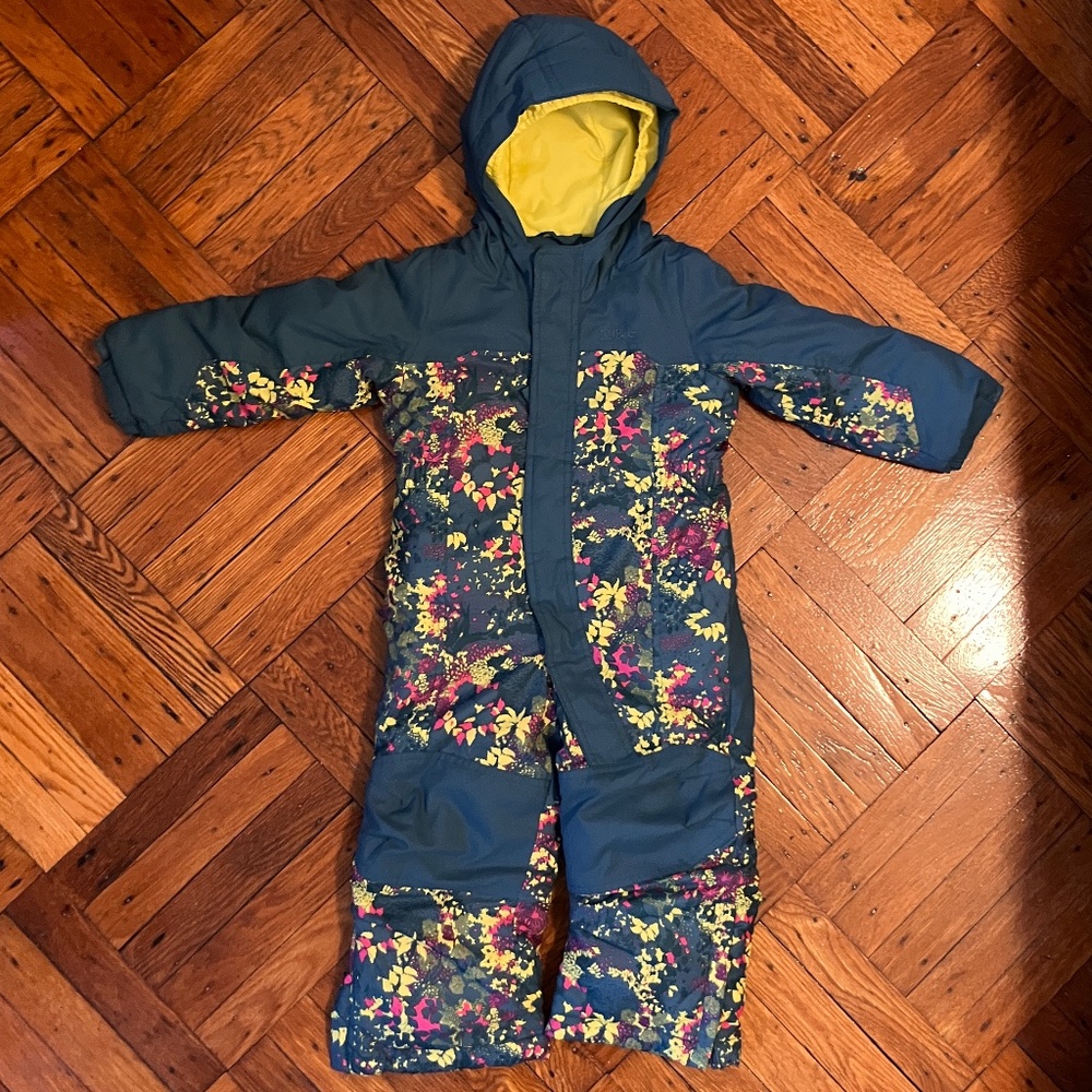 L.L. Bean kids snow suit size 3T